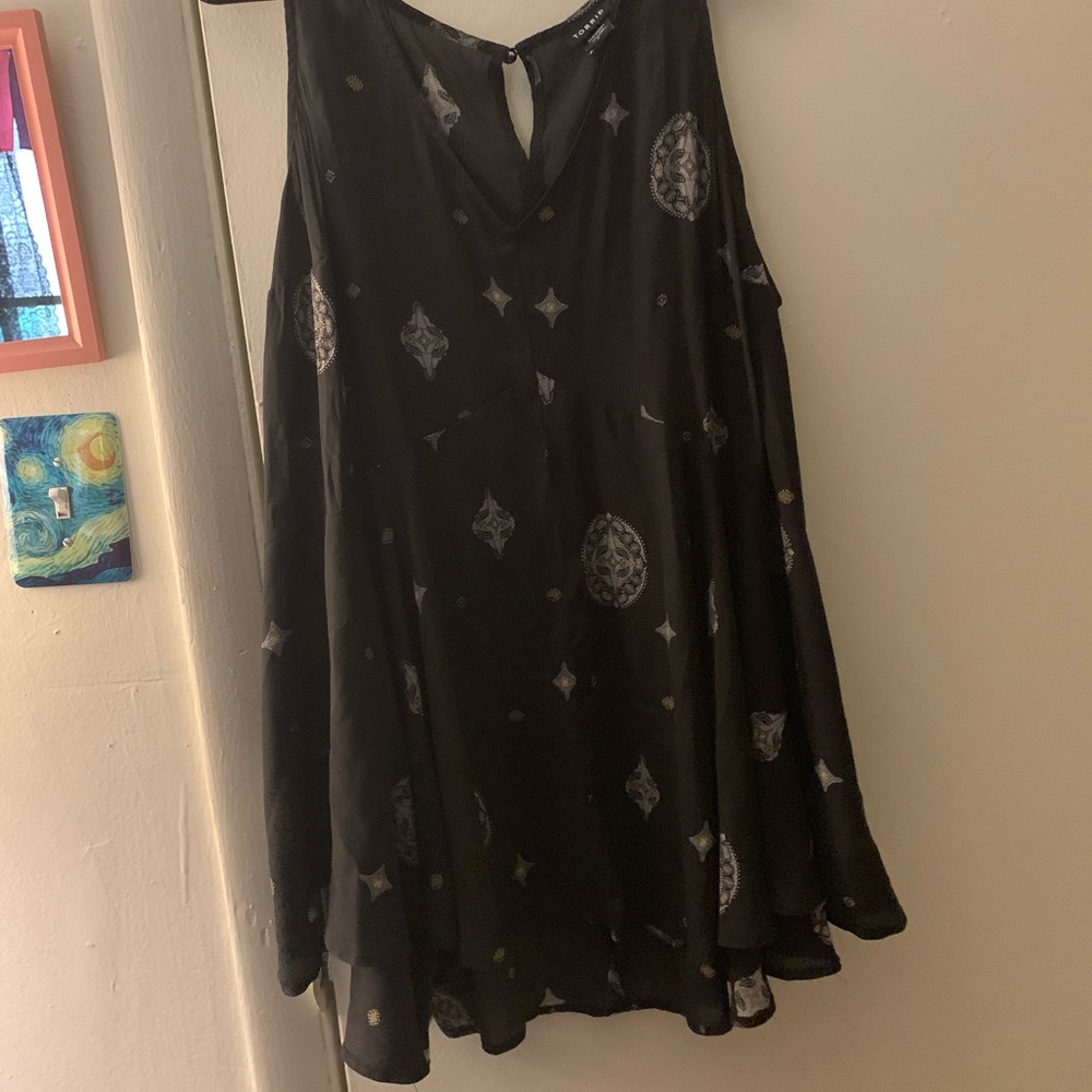 Sleeveless black torrid top